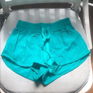 Lululemon hotty hot short - sz 2 - green - NWOT!
